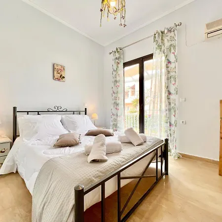 Evaggelia With Private Pool By Dadovillas